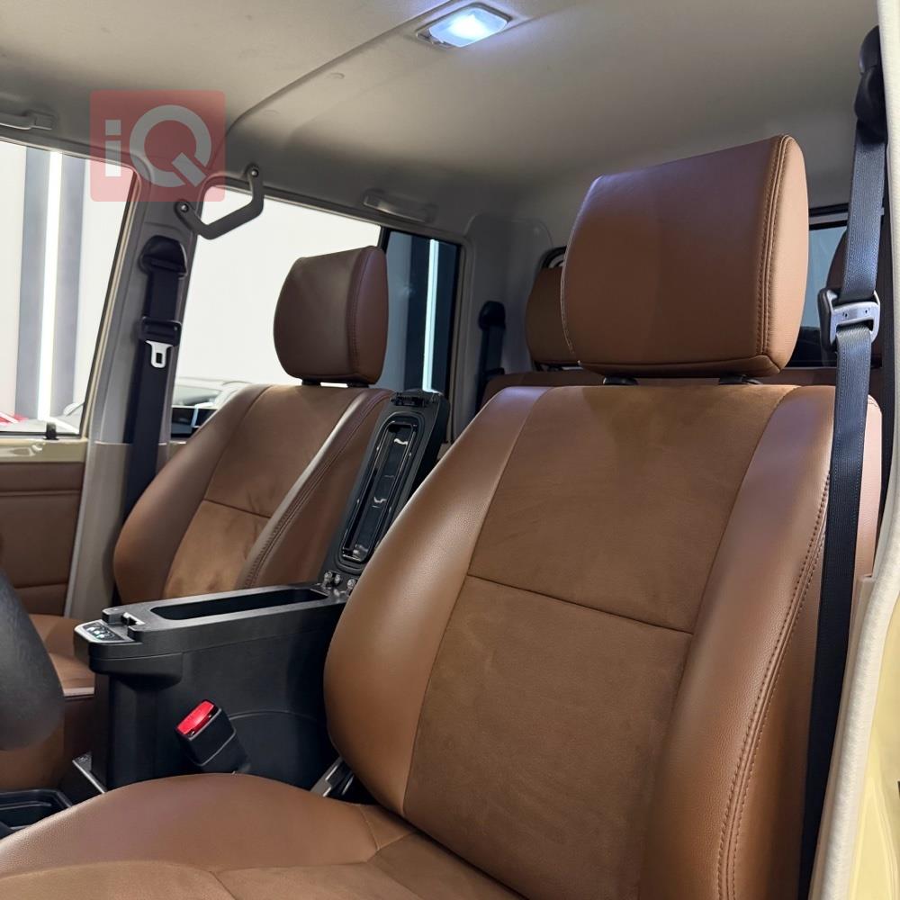 تويوتا لاند كروزر 70 بيك اب